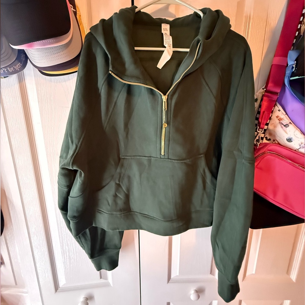 Lululemon Cropped Scuba